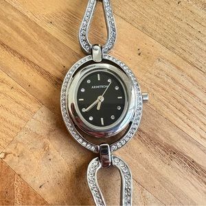 Armitron ladies oval black dial silver tone crystal bracelet watch NEW BATTERY